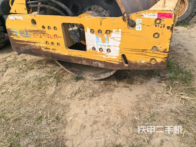 前車架正左側(cè)（壓路機(jī)前后車架）