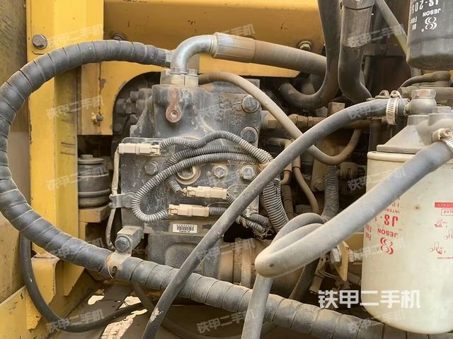 液壓泵艙室正面整體（整機(jī)外觀）