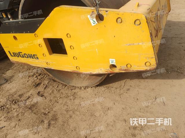 前車架正左側(cè)（壓路機(jī)前后車架）