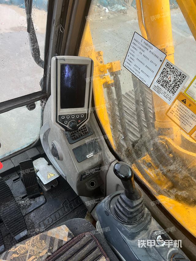 驾驶室整体（整机外观）