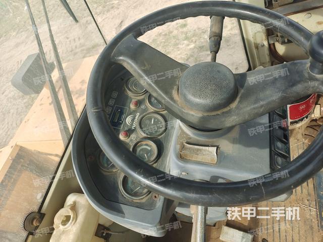 駕駛室側(cè)向上照全景（壓路機駕駛室）