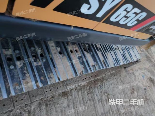 單側(cè)履帶整體(整機(jī)外觀) 單側(cè)履帶整體(整機(jī)外觀)