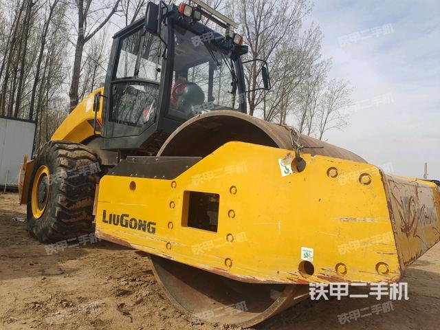 右前45°（壓路機(jī)整機(jī)外觀）