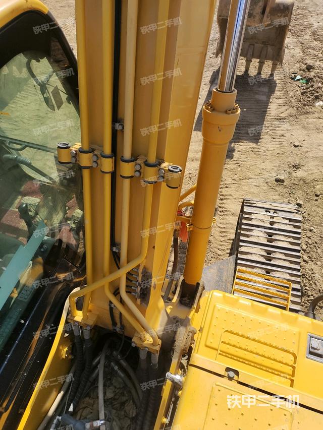 大臂背部俯視（工作和回轉(zhuǎn)裝置）