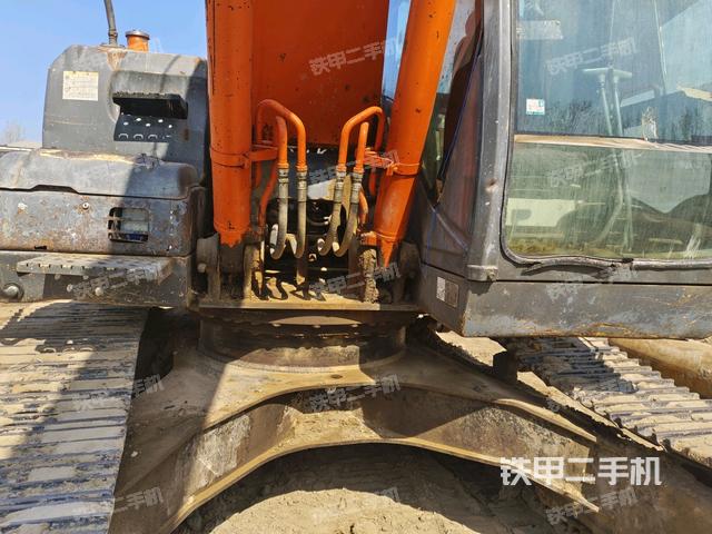 轉(zhuǎn)盤和下車架正前(工作和回轉(zhuǎn)裝置) 轉(zhuǎn)盤和下車架正前(工作和回轉(zhuǎn)裝置)