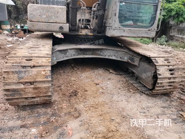 轉(zhuǎn)盤和下車架正前（工作和回轉(zhuǎn)裝置）