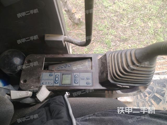 座椅左側(cè)控制臺/音響/含左手柄（駕駛室部分）