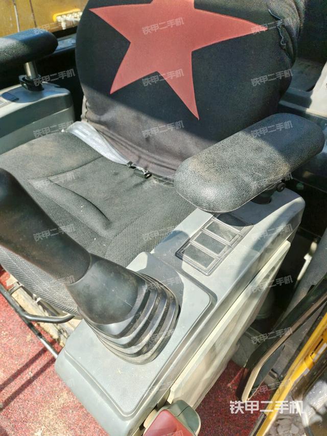 座椅左側(cè)控制臺/音響/含左手柄（駕駛室部分）