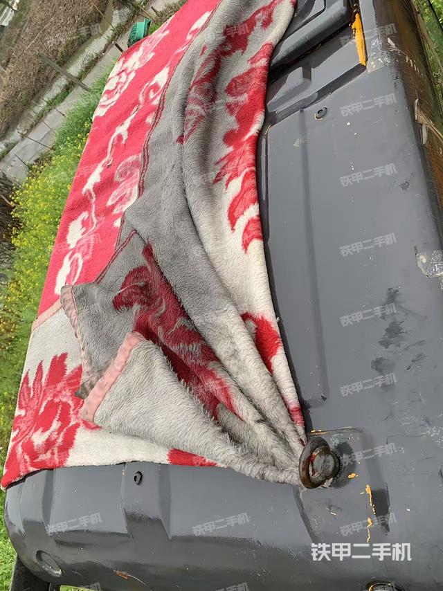 駕駛室頂部（整機外觀）