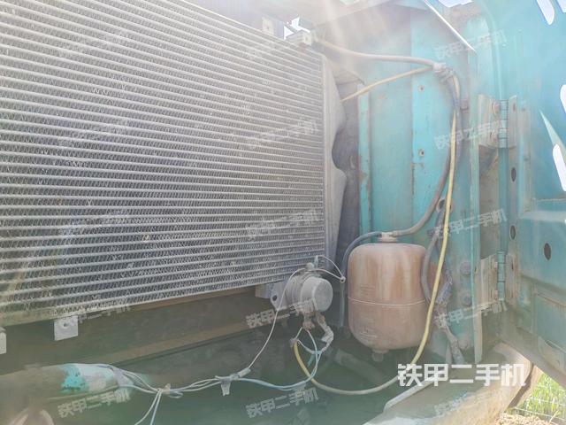 散熱器正面(大件艙室) 散熱器正面(大件艙室)