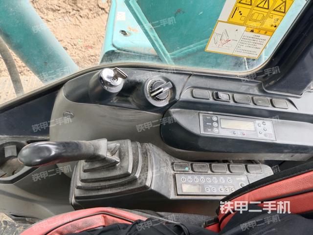 座椅右側(cè)控制臺/鑰匙門/油門/含右手柄（駕駛室部分）