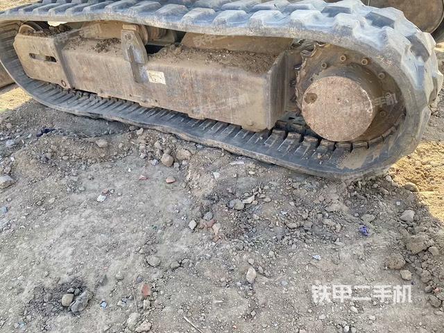 單側(cè)履帶整體(整機外觀) 單側(cè)履帶整體(整機外觀)