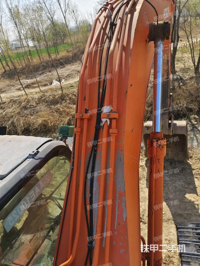 大臂背部俯視(工作和回轉(zhuǎn)裝置) 大臂背部俯視(工作和回轉(zhuǎn)裝置)