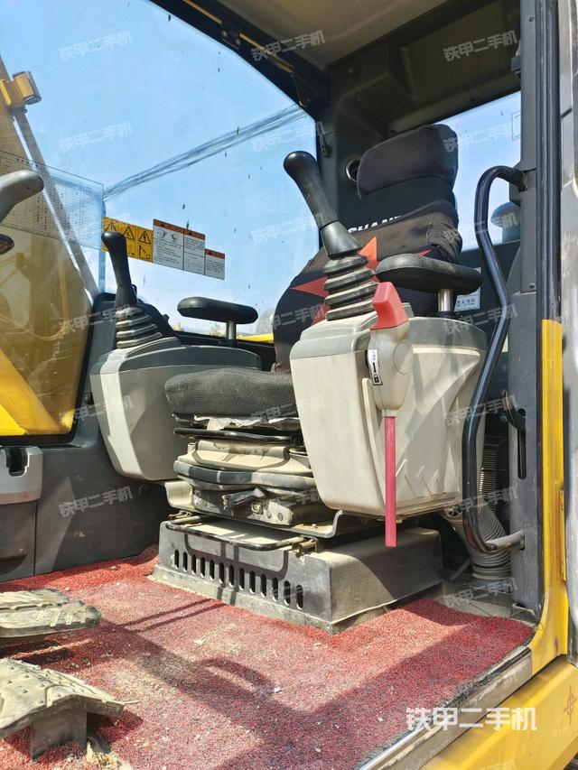 駕駛室左前45度（駕駛室部分）