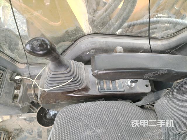 座椅右側(cè)控制臺/鑰匙門/油門/含右手柄(駕駛室部分) 座椅右側(cè)控制臺/鑰匙門/油門/含右手柄(駕駛室部分)