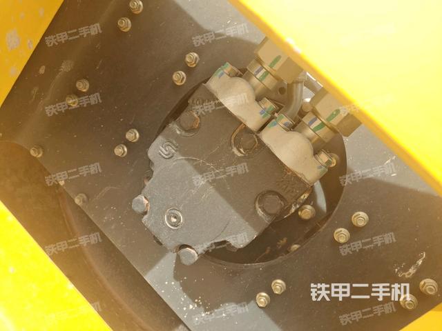 前車架正右側(cè)（壓路機(jī)前后車架）