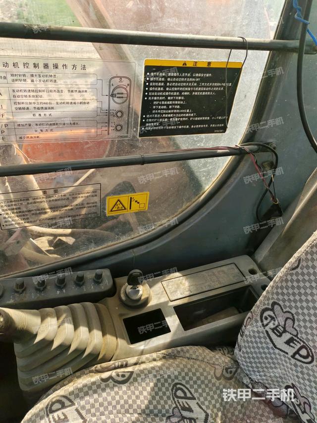 座椅右側(cè)控制臺/鑰匙門/油門/含右手柄（駕駛室部分）