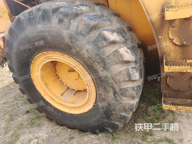 前輪左側(cè)減震塊連接及部件（壓路機前后車架）