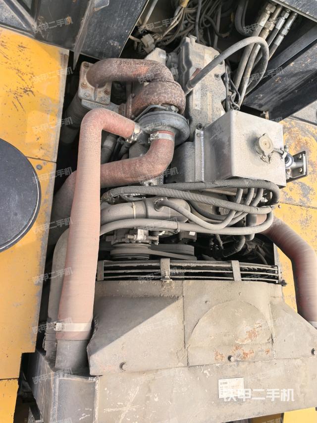 發(fā)動機艙全景（壓路機發(fā)動機艙）