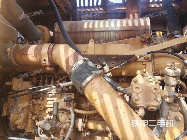 發(fā)動機艙全景（壓路機發(fā)動機艙）