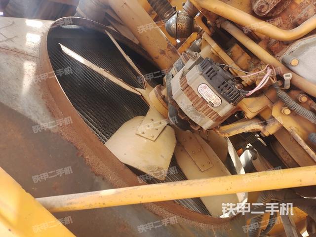 散熱器全景（壓路機發(fā)動機艙）