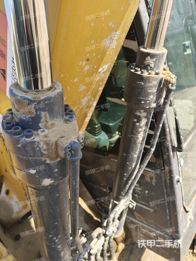 大臂油缸整體?豎拍（工作和回轉(zhuǎn)裝置）