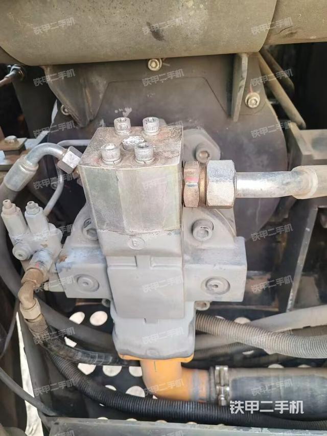 液壓泵艙室正面整體(整機(jī)外觀) 液壓泵艙室正面整體(整機(jī)外觀)