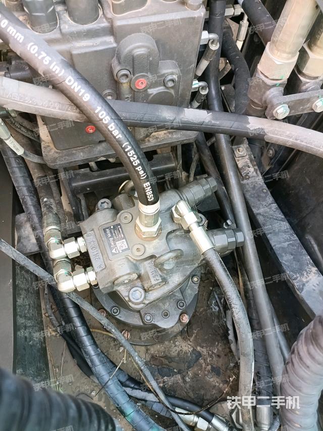 回轉(zhuǎn)馬達和主控閥（整機外觀）