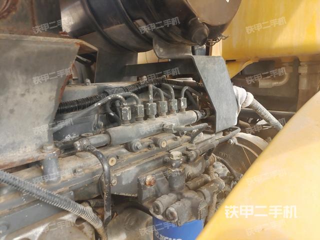 散熱器全景（壓路機(jī)發(fā)動(dòng)機(jī)艙）