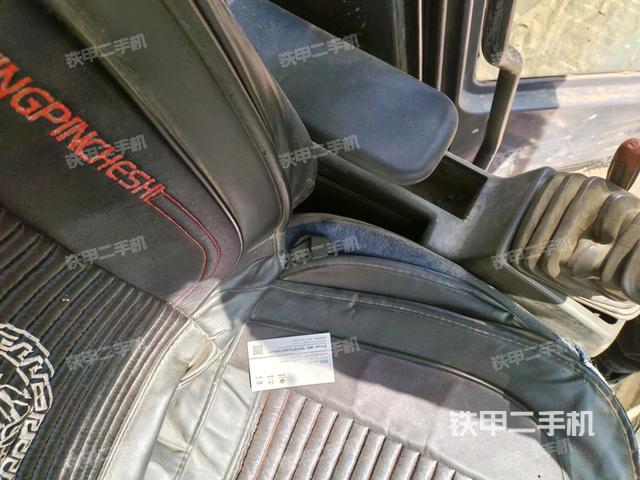 座椅左側(cè)控制臺/音響/含左手柄（駕駛室部分）