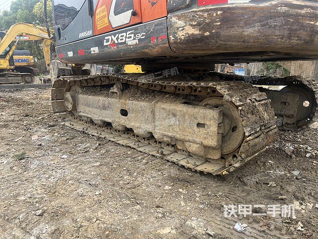 单侧履带整体（整机外观）