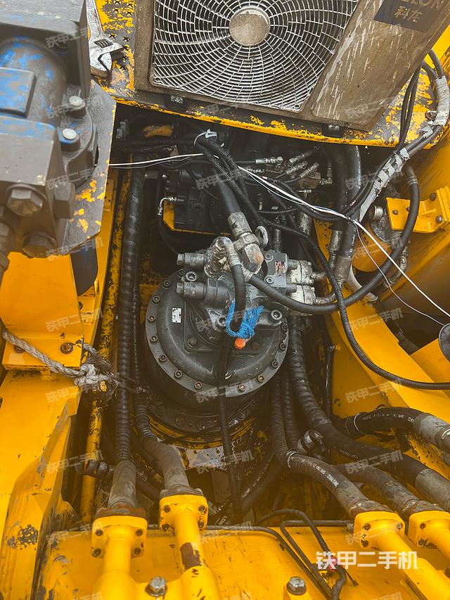 回转马达和主控阀（整机外观）