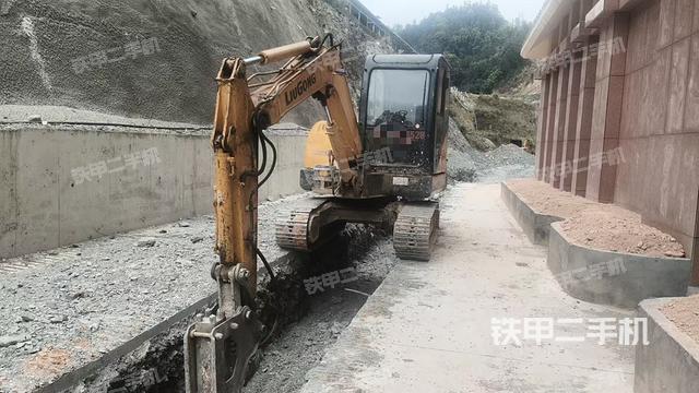 单侧履带整体（整机外观）