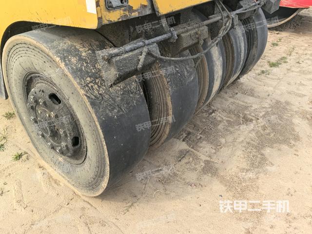 正后側（壓路機前后車架）