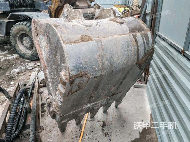 小臂整體右前（工作和回轉裝置）