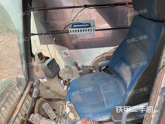 駕駛室整體(整機外觀) 駕駛室整體(整機外觀)