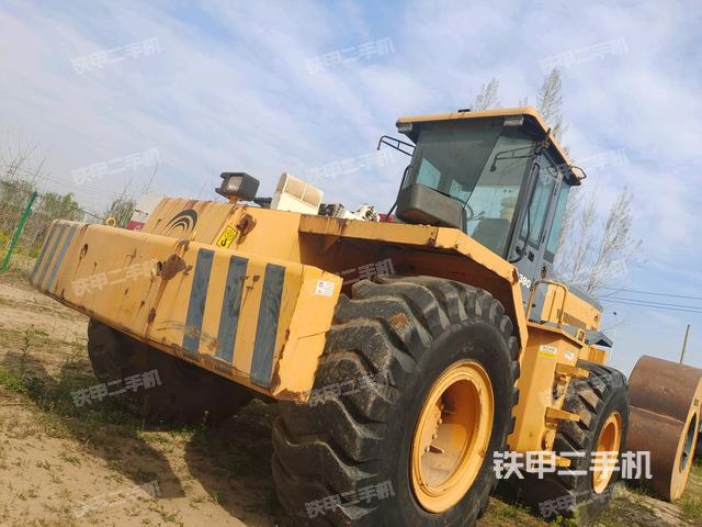 宇通6830压路机的设备实拍-第1张实拍照片