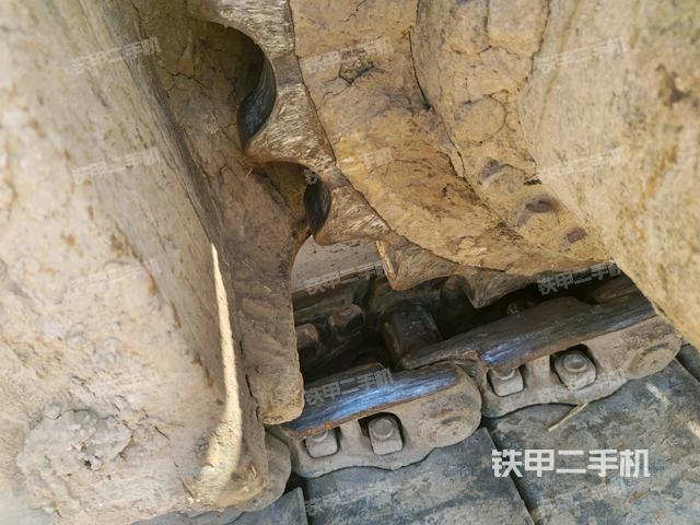 左驅(qū)動輪（行走機構(gòu)）