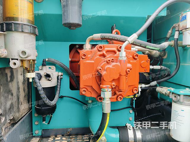 液壓泵艙室正面整體(整機(jī)外觀) 液壓泵艙室正面整體(整機(jī)外觀)