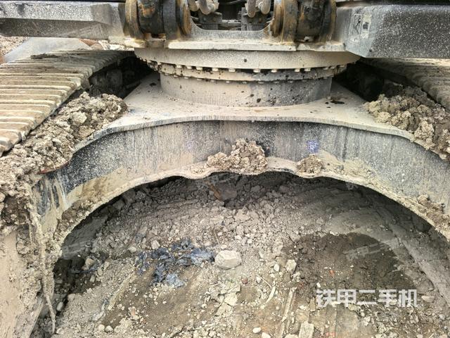 轉(zhuǎn)盤和下車架正前（工作和回轉(zhuǎn)裝置）