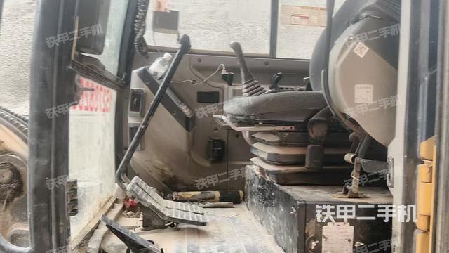 驾驶室顶部（整机外观）