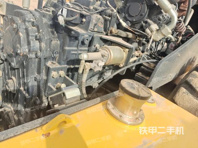 散熱器全景（壓路機(jī)發(fā)動(dòng)機(jī)艙）