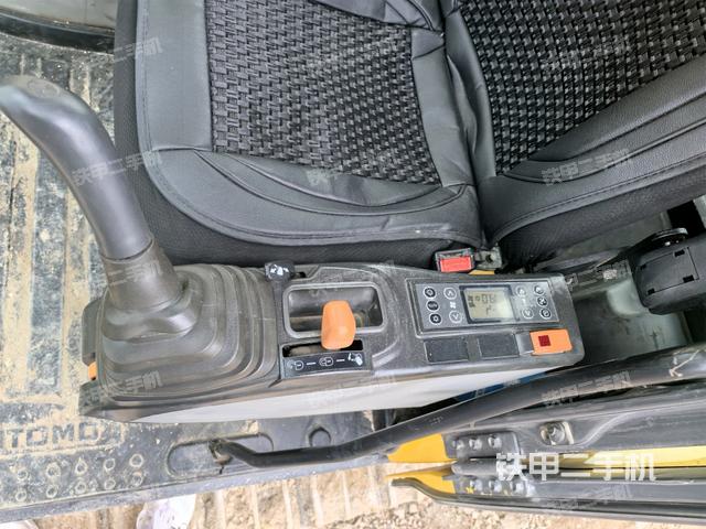 座椅左側(cè)控制臺(tái)/音響/含左手柄（駕駛室部分）