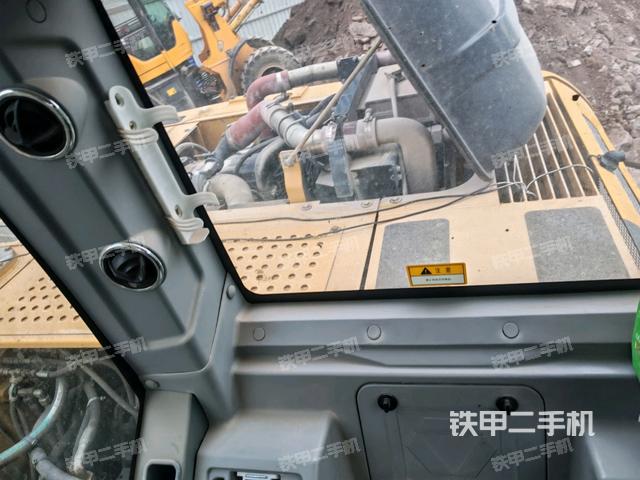 右側玻璃角標（駕駛室部分）