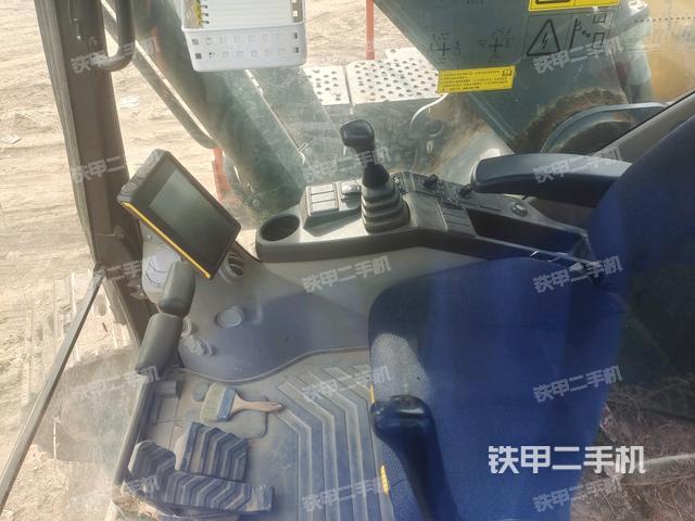 左后方玻璃角標(biāo)（駕駛室部分）