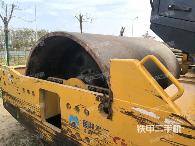 正后側(cè)（壓路機(jī)前后車架）