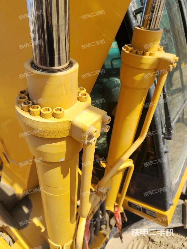 大臂油缸整體?豎拍（工作和回轉(zhuǎn)裝置）