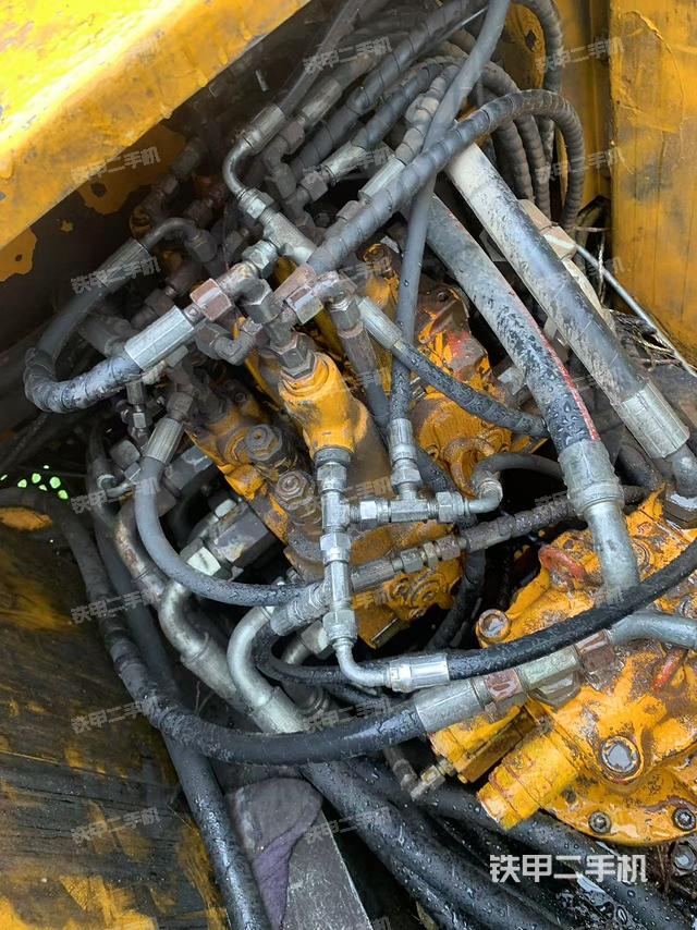 回轉(zhuǎn)馬達(dá)和主控閥（整機外觀）