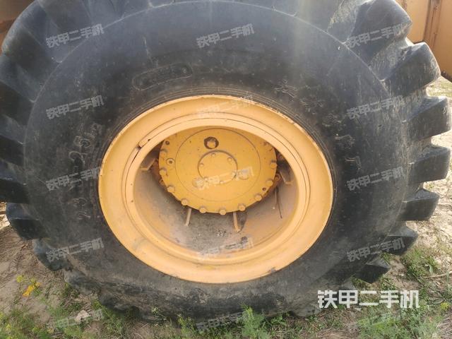 后輪右側(cè)全景（壓路機前后車架）