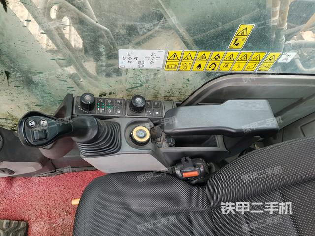 座椅右側(cè)控制臺/鑰匙門/油門/含右手柄（駕駛室部分）